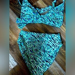 Skatie bikini. Monroe bottoms triangle top